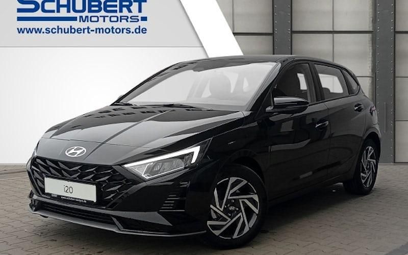 Schwarz Neu 2025 Hyundai i20 Trend Limousine | 24.490 € (Fairer Preis) - Bild 1/4