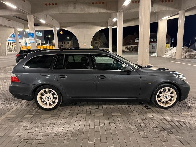 Gebraucht BMW 525 197 PS (144 kW) 2009 Grau Kombi