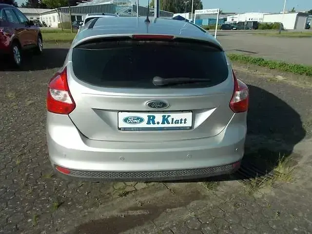 Gebraucht Ford Focus Champions Edition 115 PS (84 kW) 2011 Polarsilbermetallic Limousine
