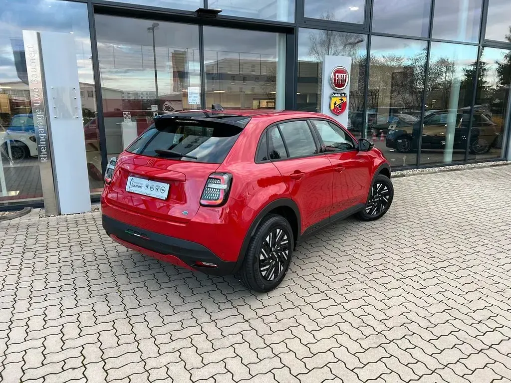 Gebraucht Fiat 600E Red 114 kW (156 PS) 2024 Rot SUV