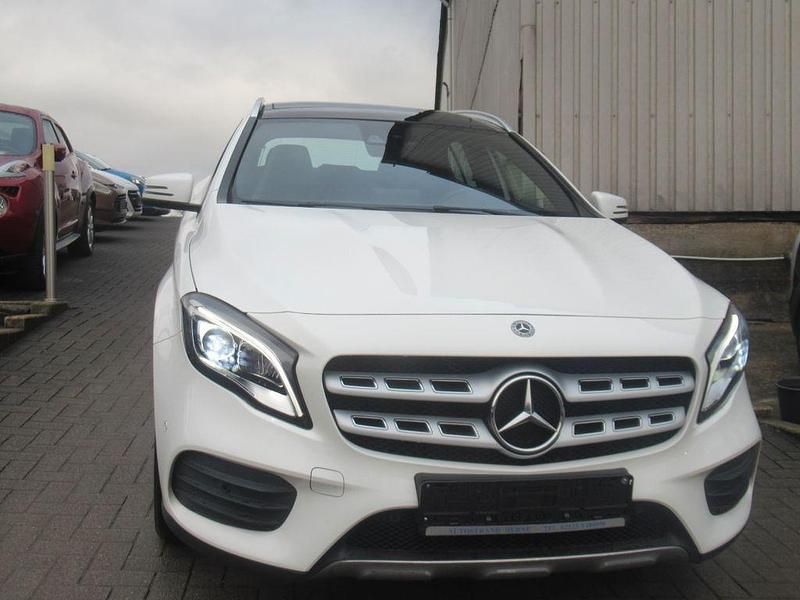 Gebraucht Mercedes GLA200 AMG line 156 PS (114 kW) 2019 Weiß SUV