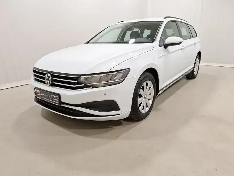 Używany VW Passat Conceptline 150 KM (110 kW) 2022 Biały Kombi