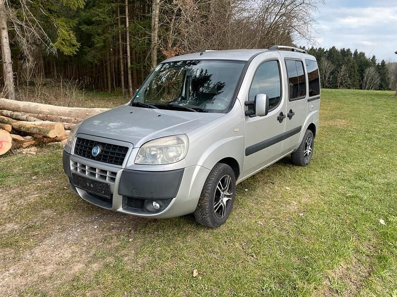 Gebraucht Fiat Doblò 84 PS (61 kW) 2006 Silber Van / Kleinbus