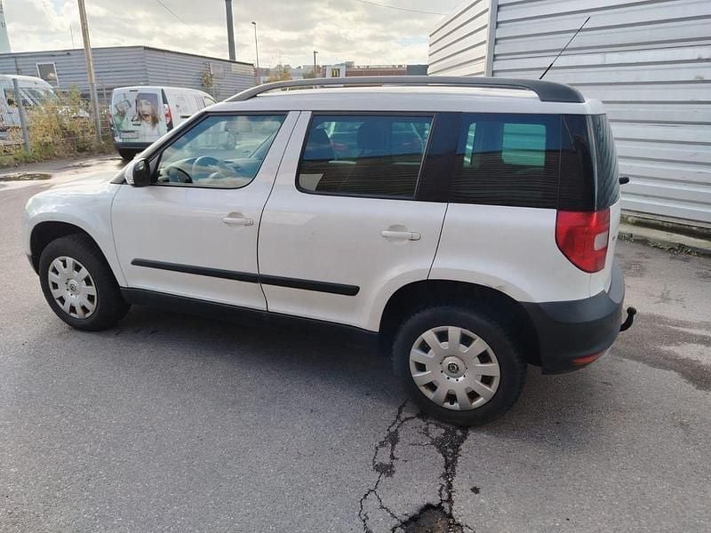 Weiß Gebraucht 2010 Skoda Yeti Active SUV | 3.500 € (Guter Preis) - Bild 1/4