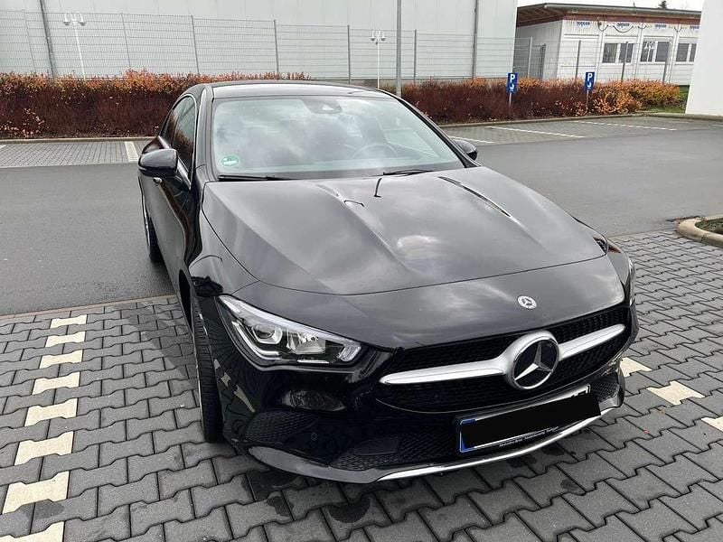 Schwarz Gebraucht 2020 Mercedes CLA180 Limousine | 17.450 € (Superpreis) - Bild 1/4