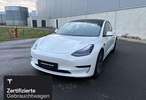 Weiß Gebraucht 2021 Tesla Model 3 Standard Range Limousine | 25.500 € (Fairer Preis) - Bild 1/4