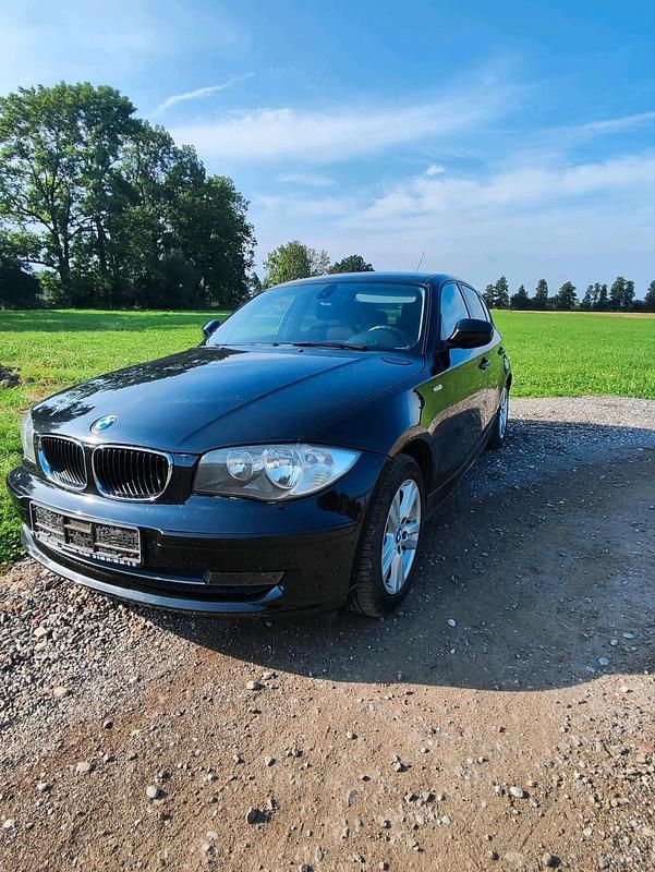 Schwarz Gebraucht 2011 BMW 116 Kleinwagen | 4.800 € (Guter Preis) - Bild 1/4