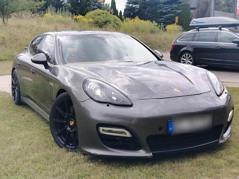 Grau Gebraucht 2013 Porsche Panamera GTS Sport Limousine | 22.490 € - Bild 1/4