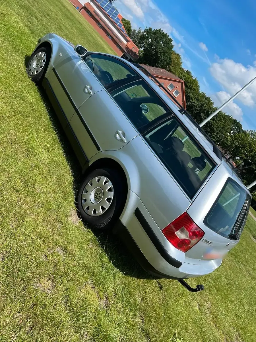 Gebraucht VW Passat 105 PS (77 kW) 2024 Grau Kombi