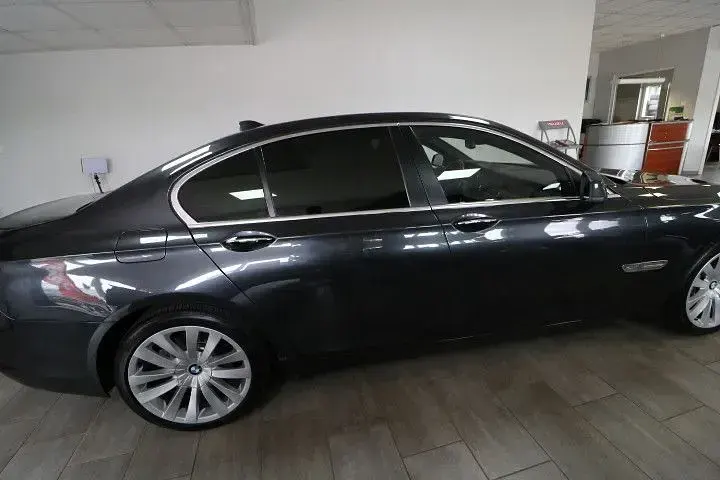 Gebraucht BMW 740 Sport Line 306 PS (225 kW) 2011 Grau Limousine