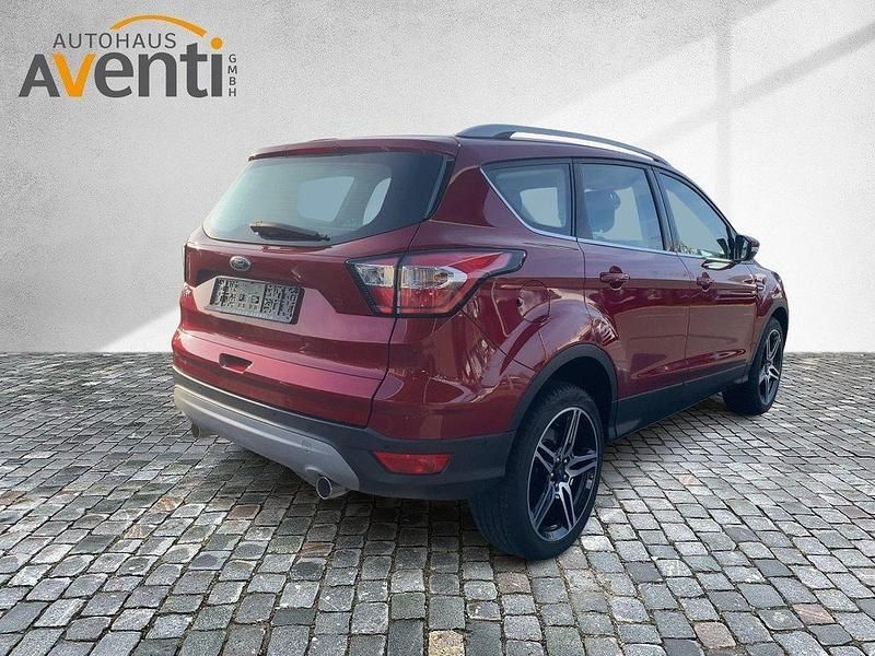 Gebraucht Ford Kuga Titanium 150 PS (110 kW) 2019 Rot SUV