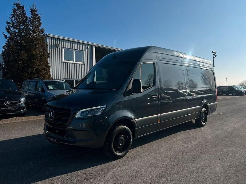 Gebraucht Mercedes Sprinter 190 PS (139 kW) 2025 Tenoritgrau metallic Van