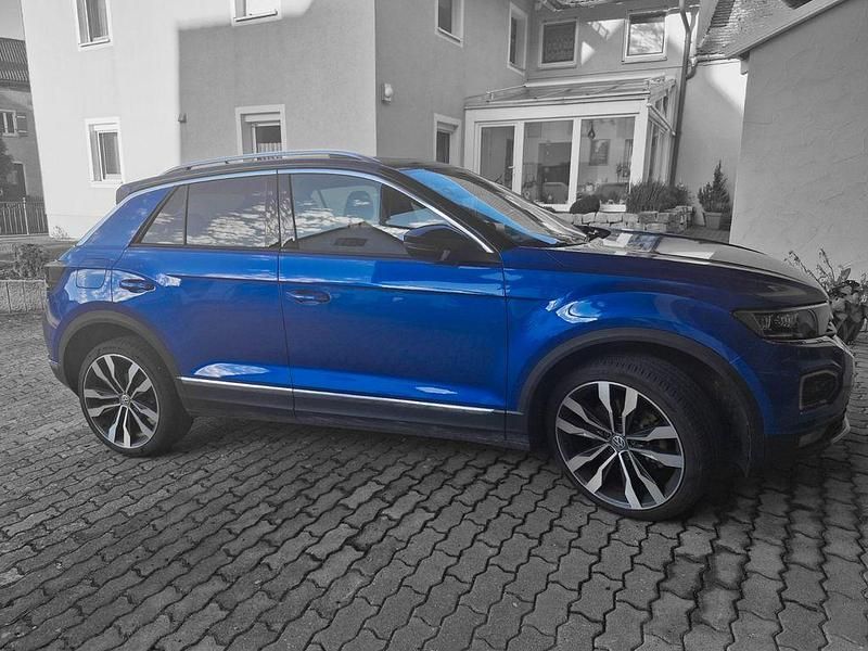 Blau Gebraucht 2018 VW T-Roc SUV | 21.500 € (Fairer Preis) - Bild 1/4