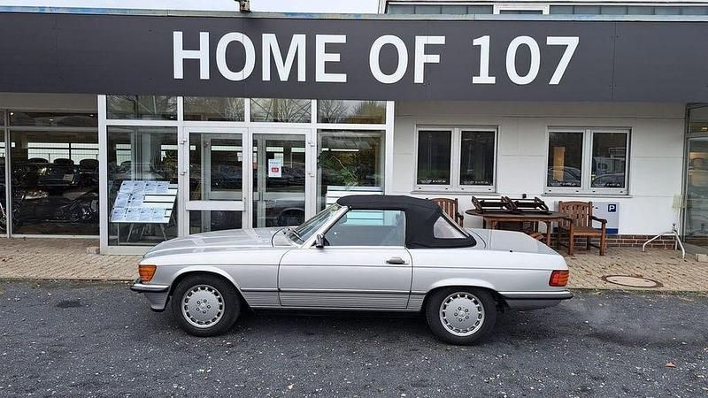 Silber Gebraucht 1987 Mercedes 560 Cabrio | 39.950 € - Bild 1/4