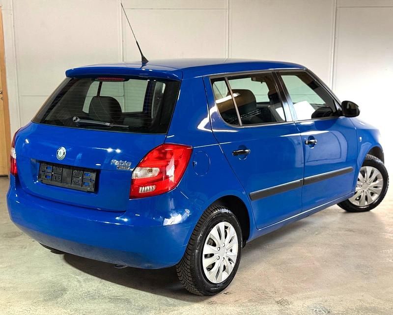 Gebraucht Skoda Fabia 60 PS (44 kW) 2009 Blau Kleinwagen