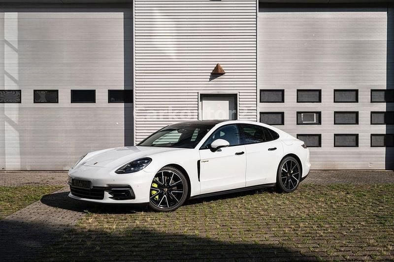 Weiß Gebraucht 2018 Porsche Panamera 4 Chrono Limousine | 58.490 € (Guter Preis) - Bild 1/4