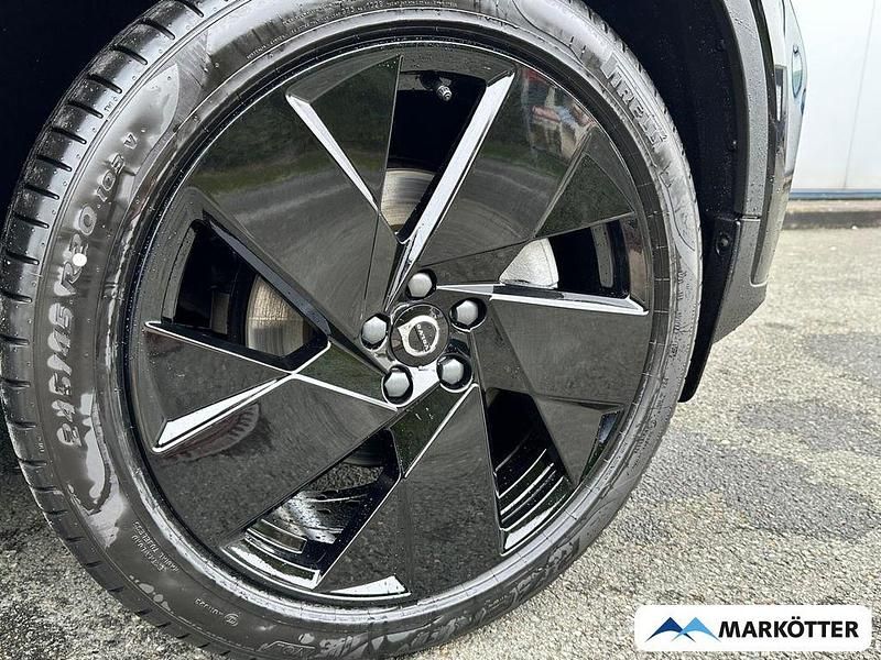 Neu Volvo XC40 Plus 197 PS (144 kW) 2025 Schwarz SUV