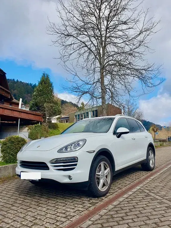 Second-hand Porsche Cayenne 299 CP (219 kW) 2012 Alb SUV