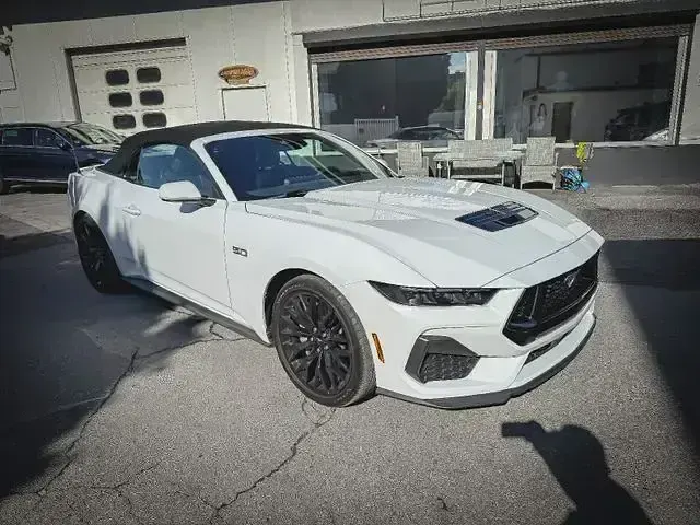 Gebraucht Ford Mustang GT Premium 449 PS (330 kW) 2023 Oxford white Cabrio