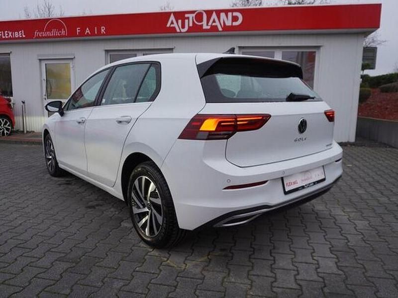 Gebraucht VW Golf VIII 204 PS (150 kW) 2022 Weiß Limousine