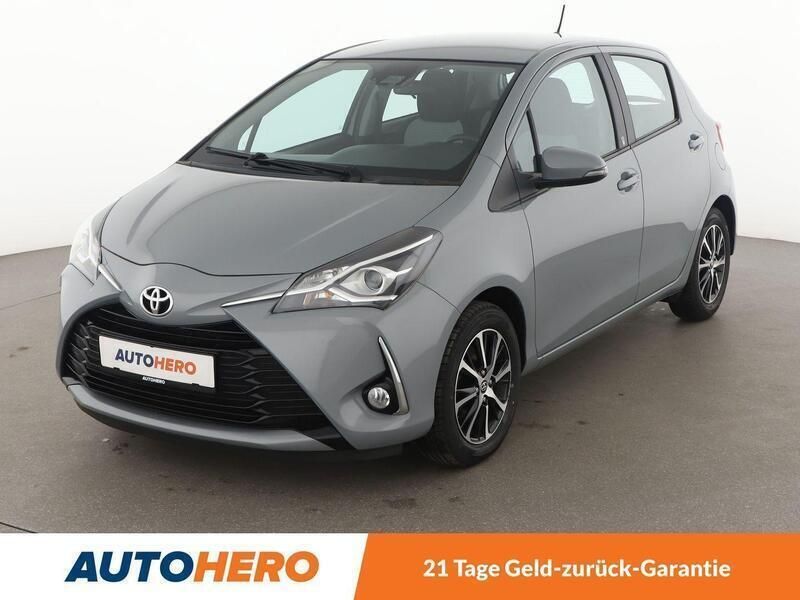 Grau Gebraucht 2018 Toyota Yaris Team Kleinwagen | 12.690 € (Fairer Preis) - Bild 1/3