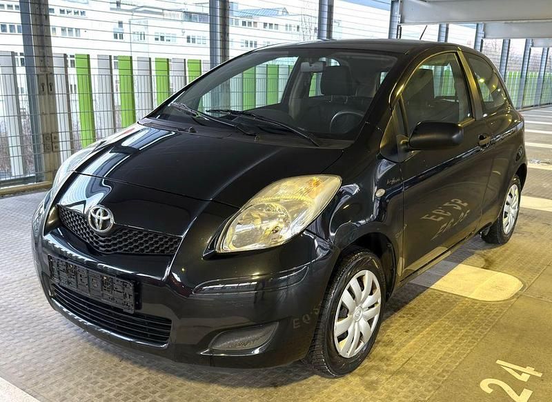 Gebraucht Toyota Yaris Basis 69 PS (50 kW) 2010 Schwarz Kleinwagen