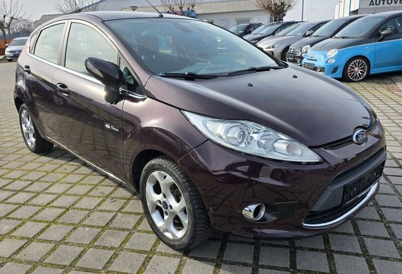 Gebraucht Ford Fiesta Titanium 97 PS (71 kW) 2010 Rot Kleinwagen