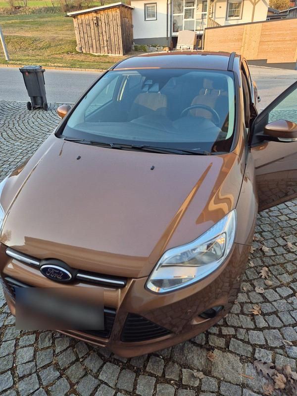 Gebraucht Ford Focus 125 PS (91 kW) 2013 Braun Limousine