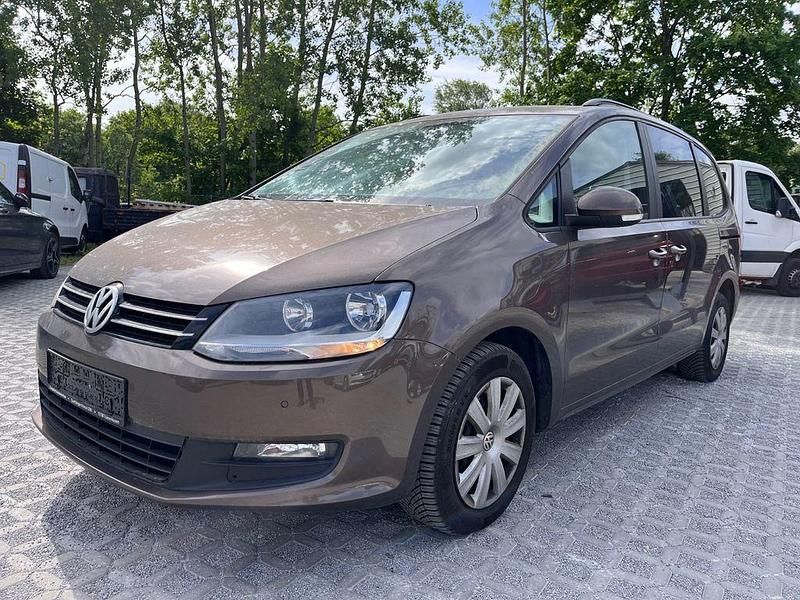 Braun Gebraucht 2013 VW Sharan Trendline Van / Kleinbus | 4.990 € (Guter Preis) - Bild 1/4