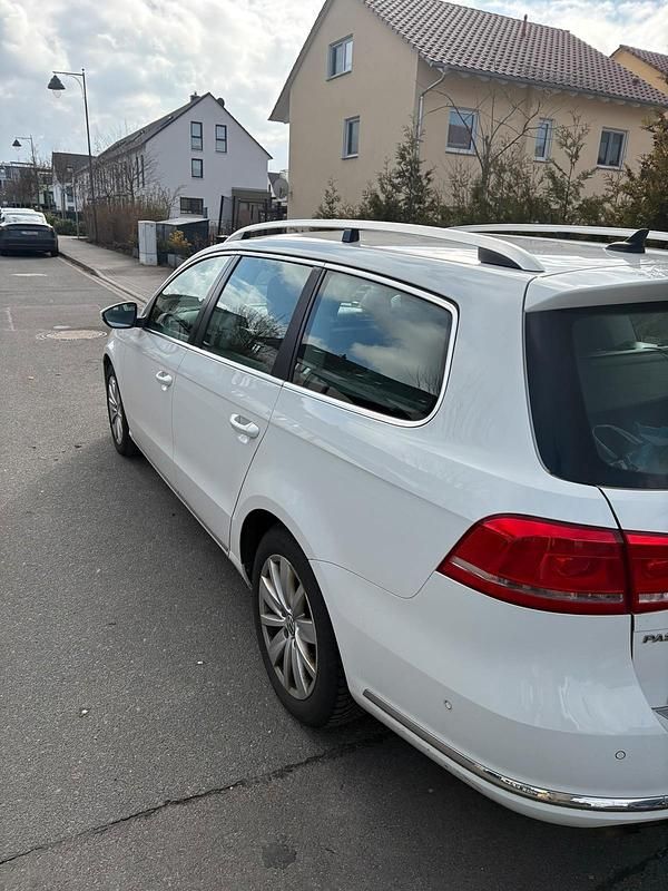Gebraucht VW Passat 140 PS (102 kW) 2012 Weiß Kombi