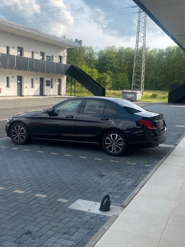 Schwarz Gebraucht 2017 Mercedes C300 Avantgarde Limousine | 22.999 € (Superpreis) - Bild 1/4