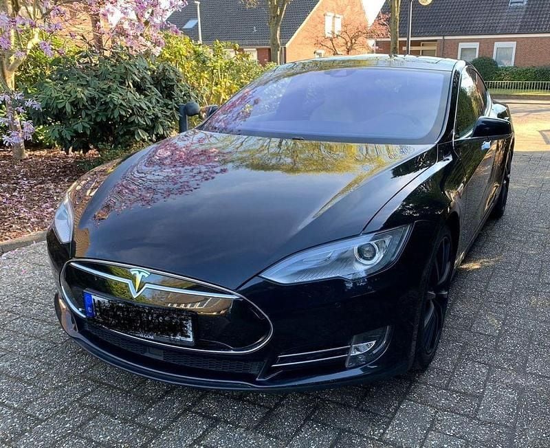 Schwarz Gebraucht 2016 Tesla Model S Limousine | 27.000 € (Etwas zu teuer) - Bild 1/4