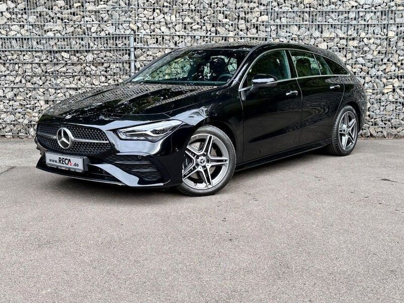 Schwarz Gebraucht 2023 Mercedes CLA200 Shooting Brake AMG Kombi | 34.450 € (Fairer Preis) - Bild 1/4