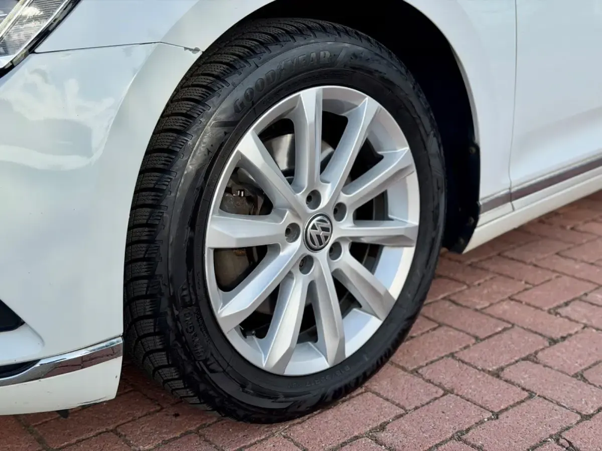 Gebraucht VW Passat 190 PS (139 kW) 2015 Weiß Kombi