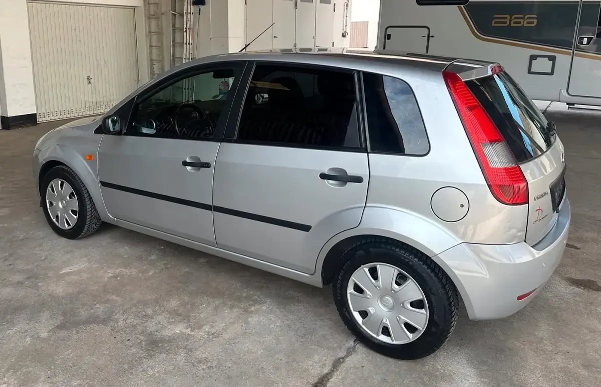 Gebraucht Ford Fiesta 80 PS (58 kW) 2005 Grau Kleinwagen