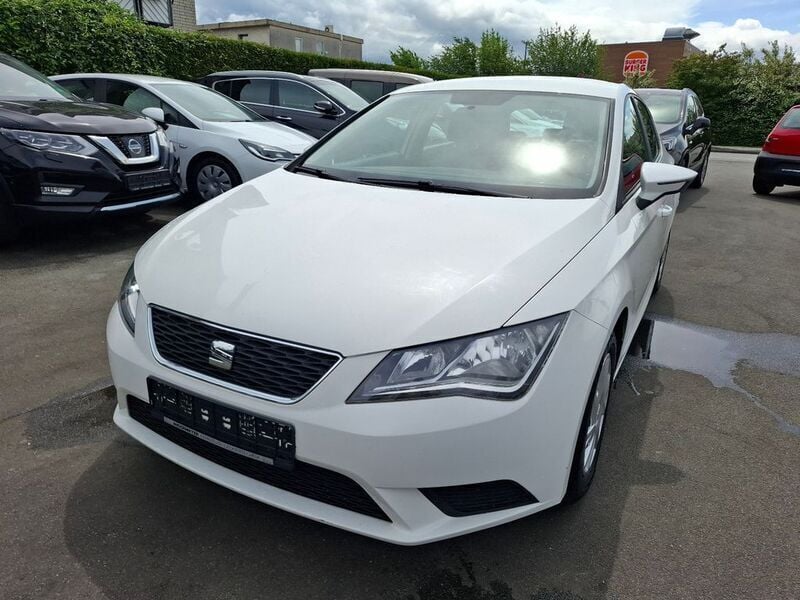 Weiß Gebraucht 2014 Seat Leon Reference Limousine | 4.999 € (Etwas zu teuer) - Bild 1/4
