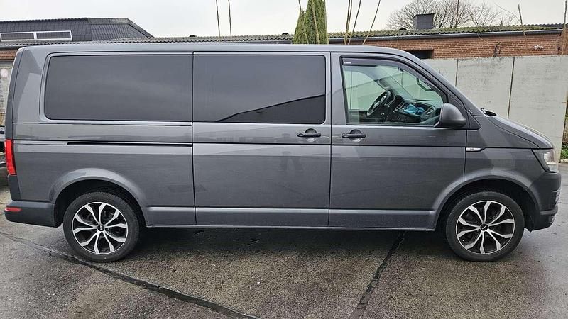 Gebraucht VW Transporter 150 PS (110 kW) 2016 Grau Van