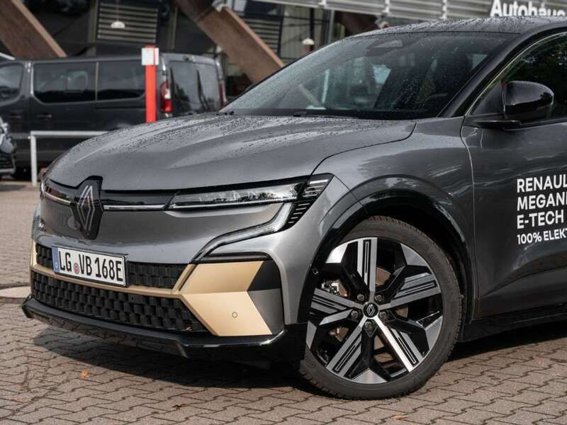 Gebraucht Renault Megane E-Tech Iconic 160 kW (218 PS) 2023 Grau kqg + schwarz gne Limousine