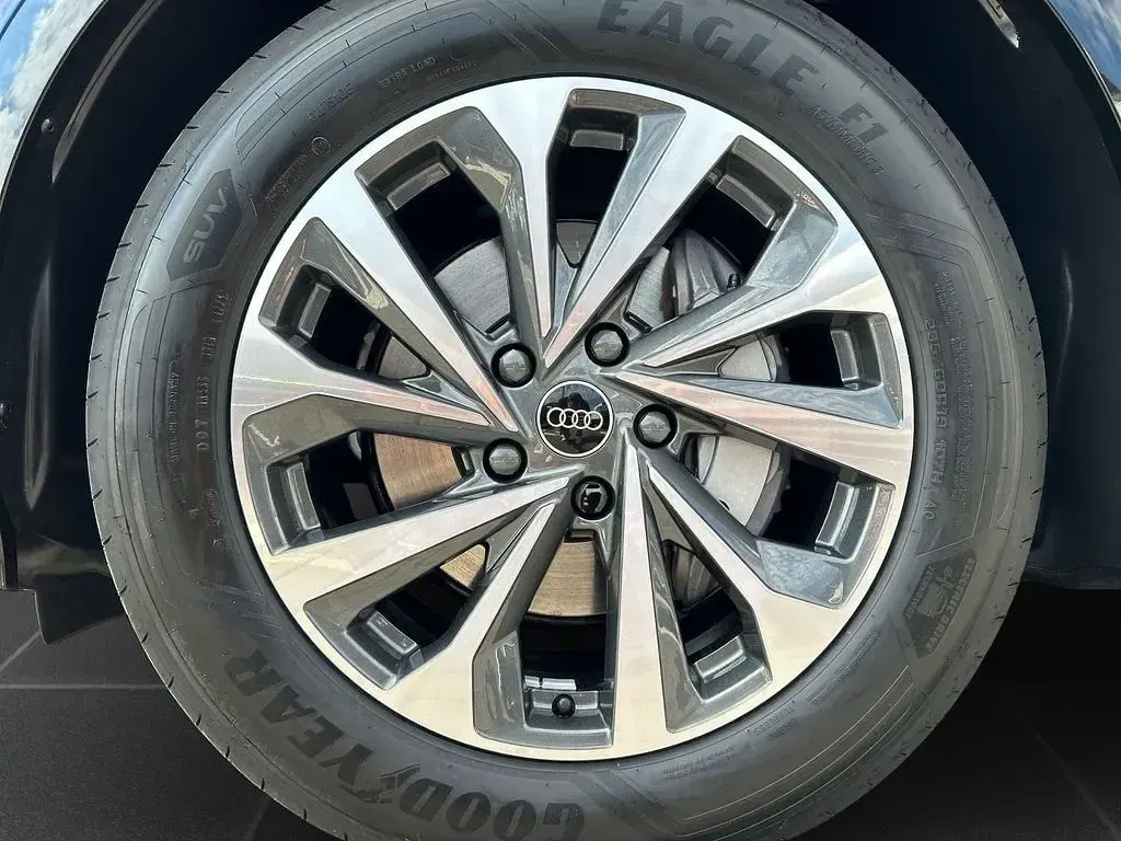 Gebraucht Audi Q6 e-tron S-Line 185 kW (252 PS) 2025 Ascariblau metallic SUV