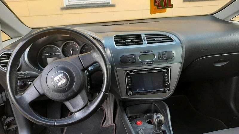 Usata Seat Leon 101 CV (74 kW) 2007 Nero Utilitaria