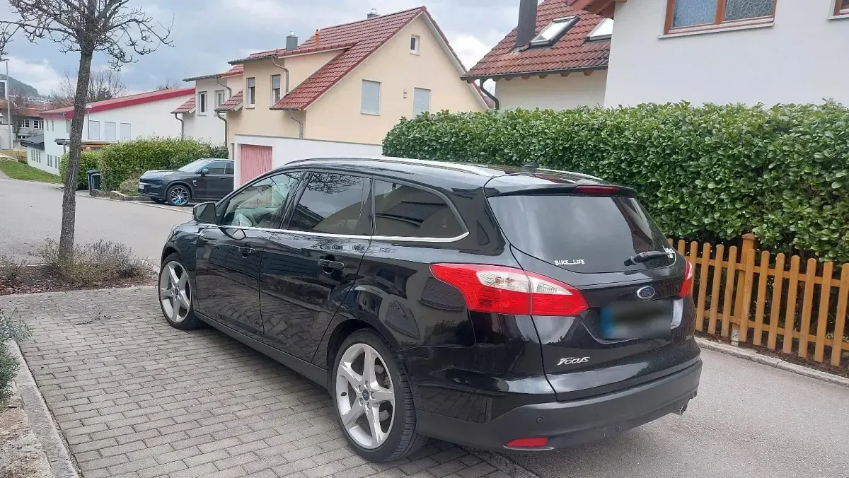 Używany Ford Focus Titanium 182 KM (133 kW) 2014 Czarny Kombi