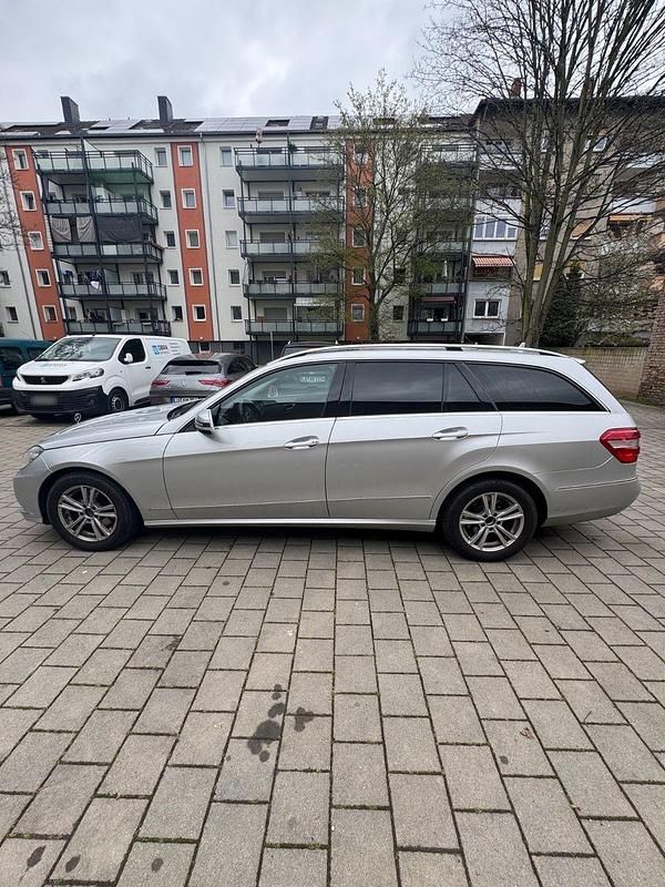 Gebraucht Mercedes E220 Elegance 170 PS (125 kW) 2012 Silber Kombi
