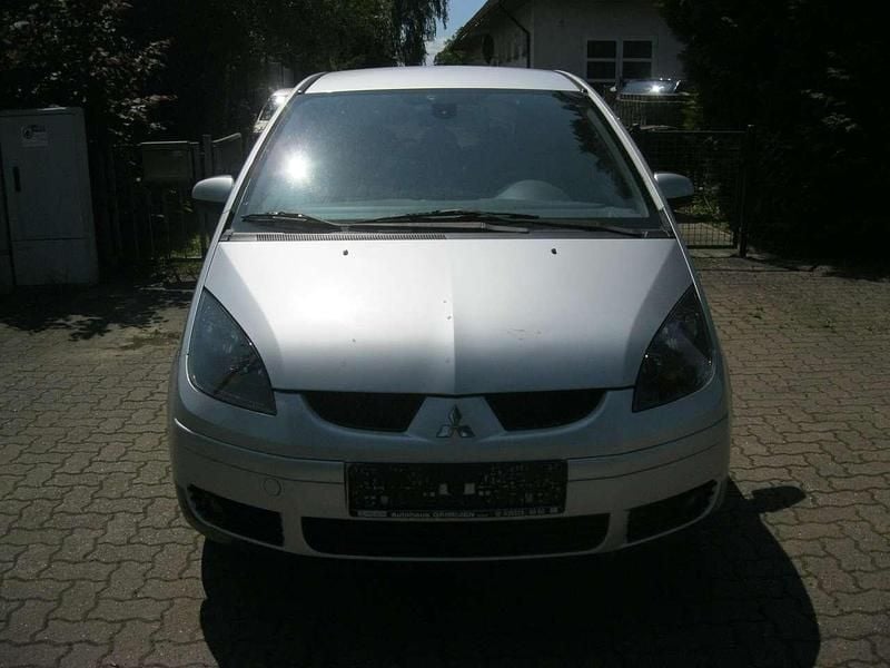Gebraucht Mitsubishi Colt Invite 95 PS (69 kW) 2008 Silber Limousine