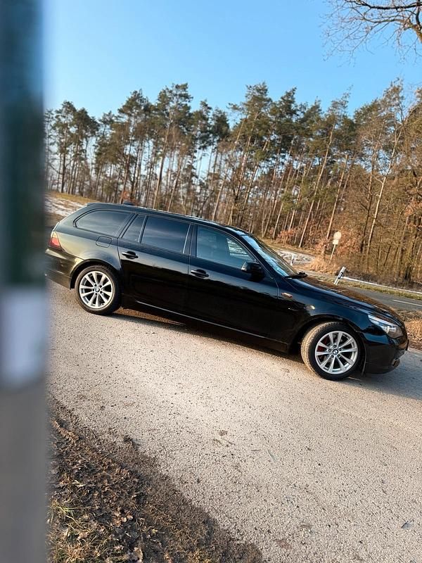 Gebraucht BMW 525 197 PS (144 kW) 2009 Schwarz Kombi