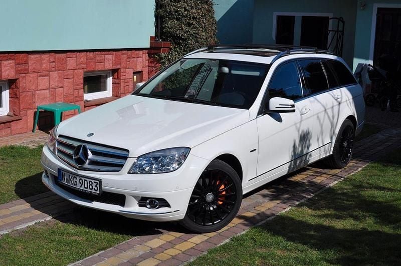 Weiß Gebraucht 2009 Mercedes C200 Avantgarde Limousine | 5.500 € (Guter Preis) - Bild 1/4