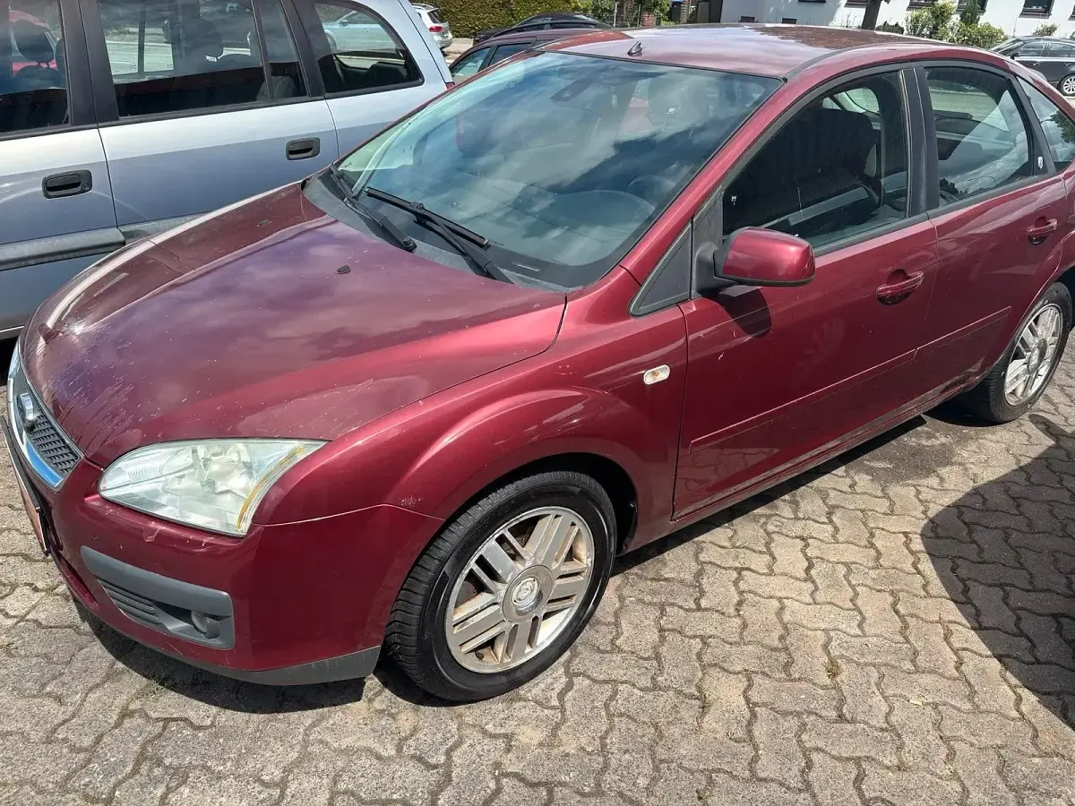 Gebraucht Ford Focus 100 PS (73 kW) 2005 Rot Limousine