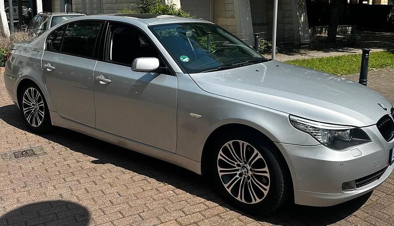 Gebraucht BMW 520 177 PS (130 kW) 2008 Silber Limousine