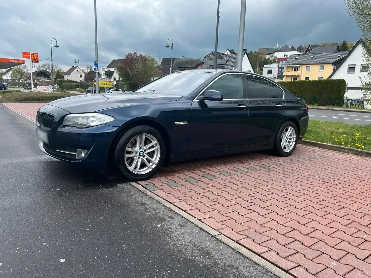 Gebraucht BMW 525 218 PS (160 kW) 2013 Blau Limousine