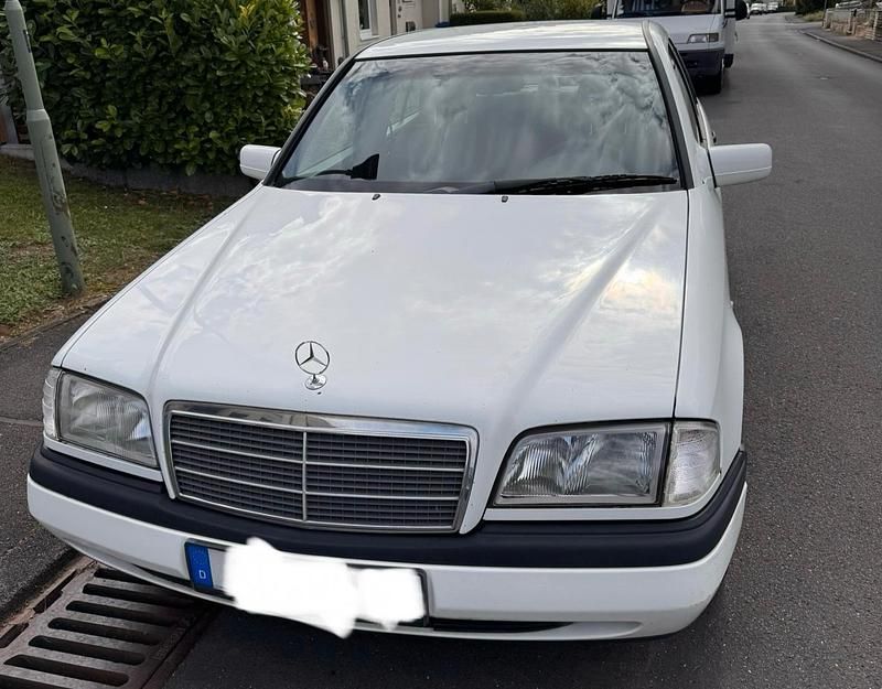 Weiß Gebraucht 1996 Mercedes C180 Limousine | 1.800 € (Guter Preis) - Bild 1/4