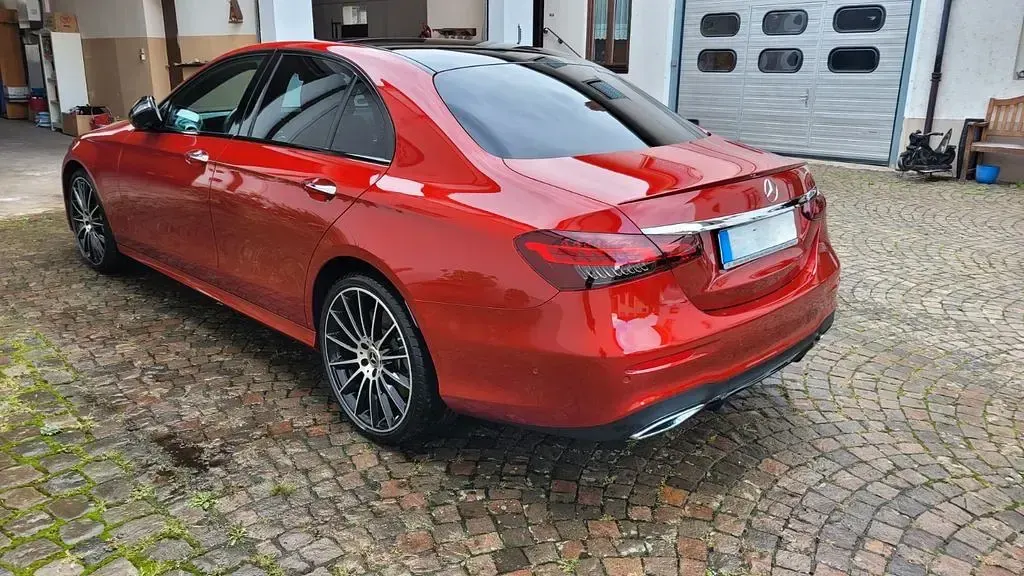 Gebraucht Mercedes E450 367 PS (269 kW) 2022 Rot Limousine
